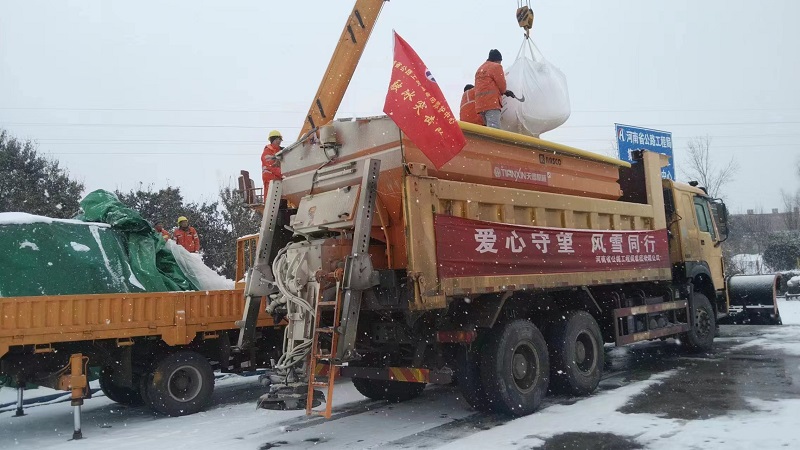 河南省公路工程局除雪保畅1.jpg